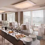爱若特银河酒店 酒店